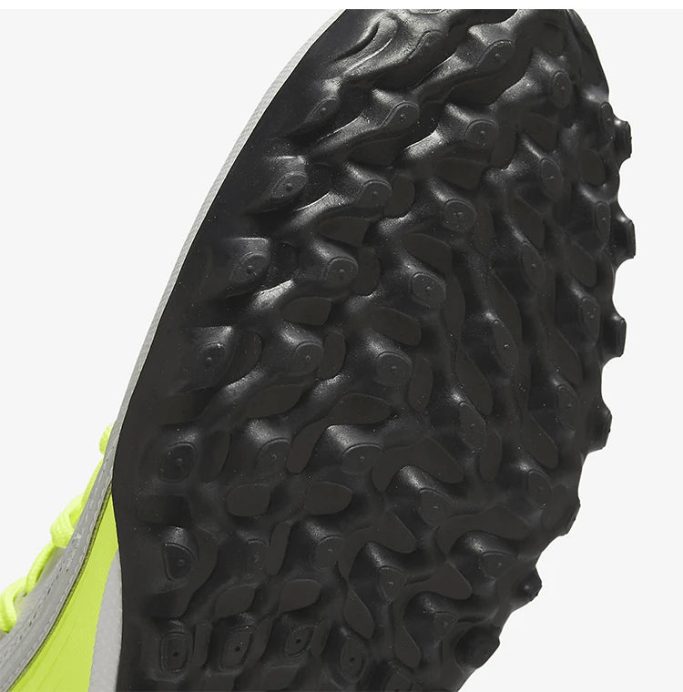 Nike Phantom Luna 2 Academy Turf football & futsal shoes